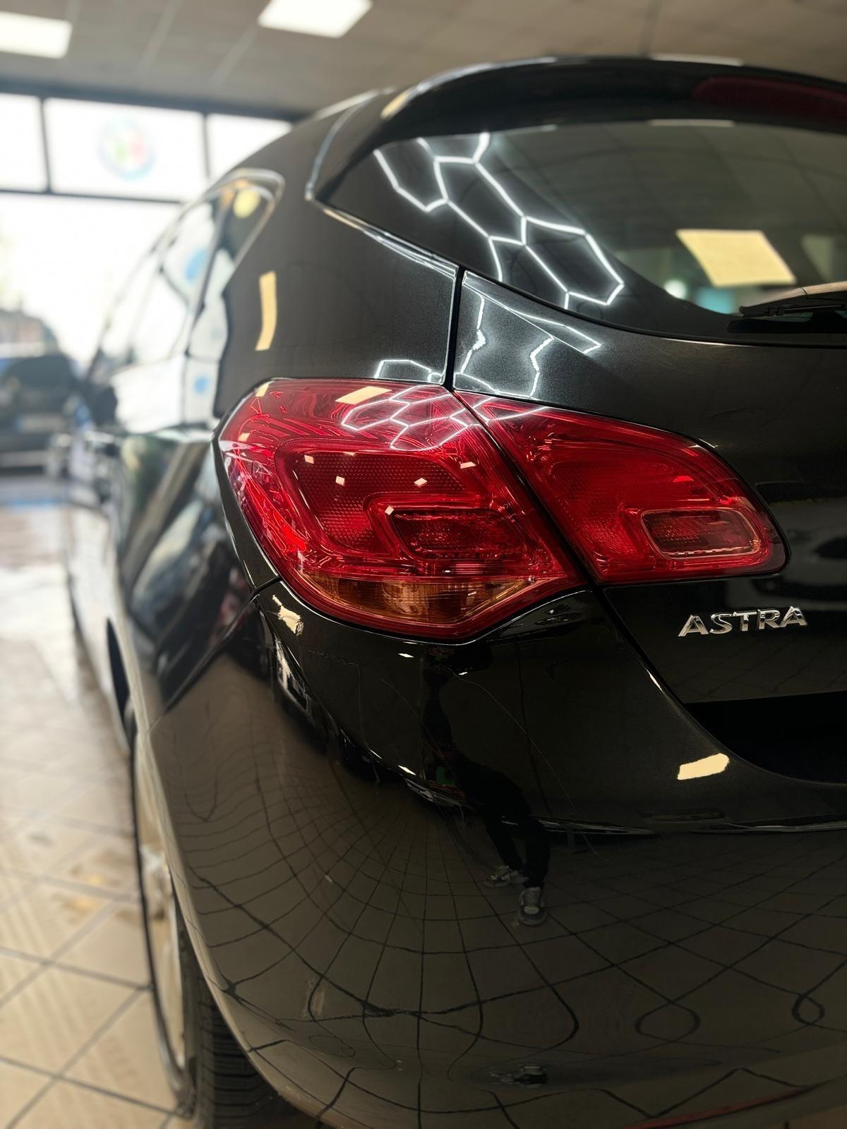 Opel Astra 1.4 100CV 5 porte Cosmo