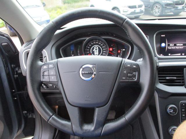 VOLVO V40 D2 Geartronic Momentum R Design