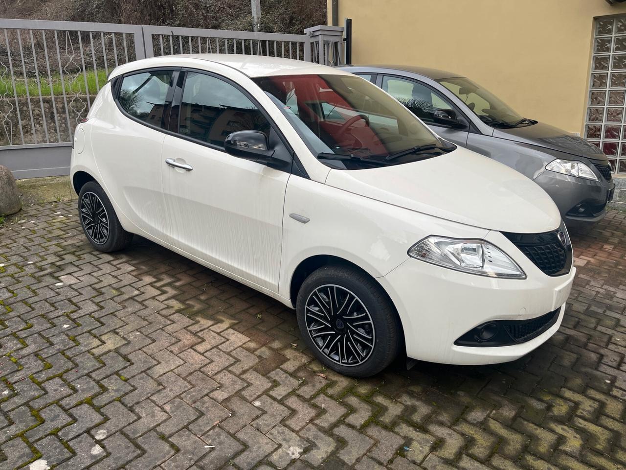 Lancia Ypsilon 1.0 FireFly 5 porte S&S Hybrid Gold Plus