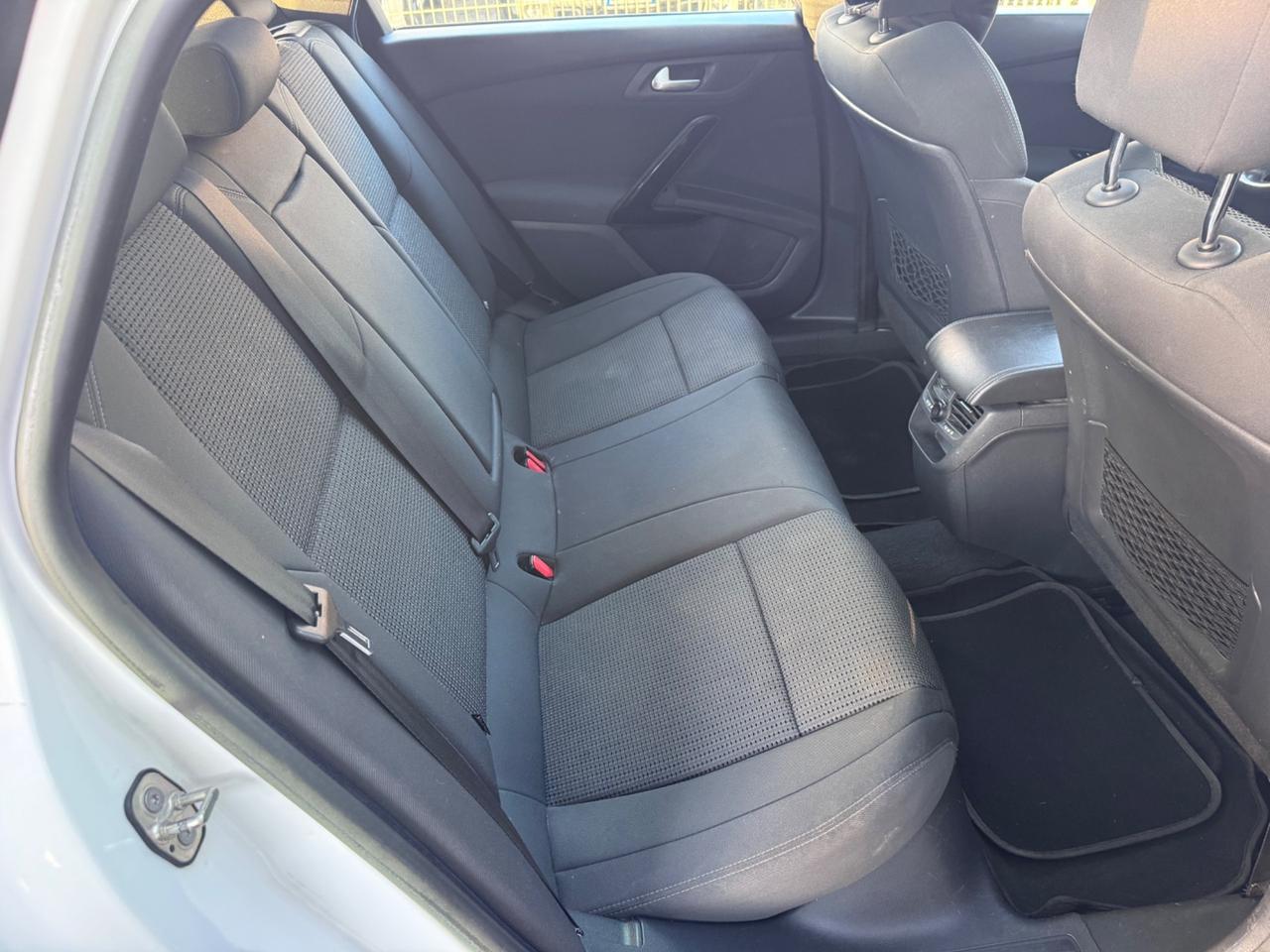 Peugeot 5008 1.6 e-HDi 115CV S&S garanzia 12 mesi
