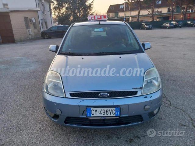 FORD Fiesta 1.2i 16V cat 5 porte Zetec