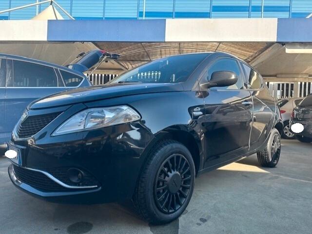 LANCIA YPSILON 11/2015