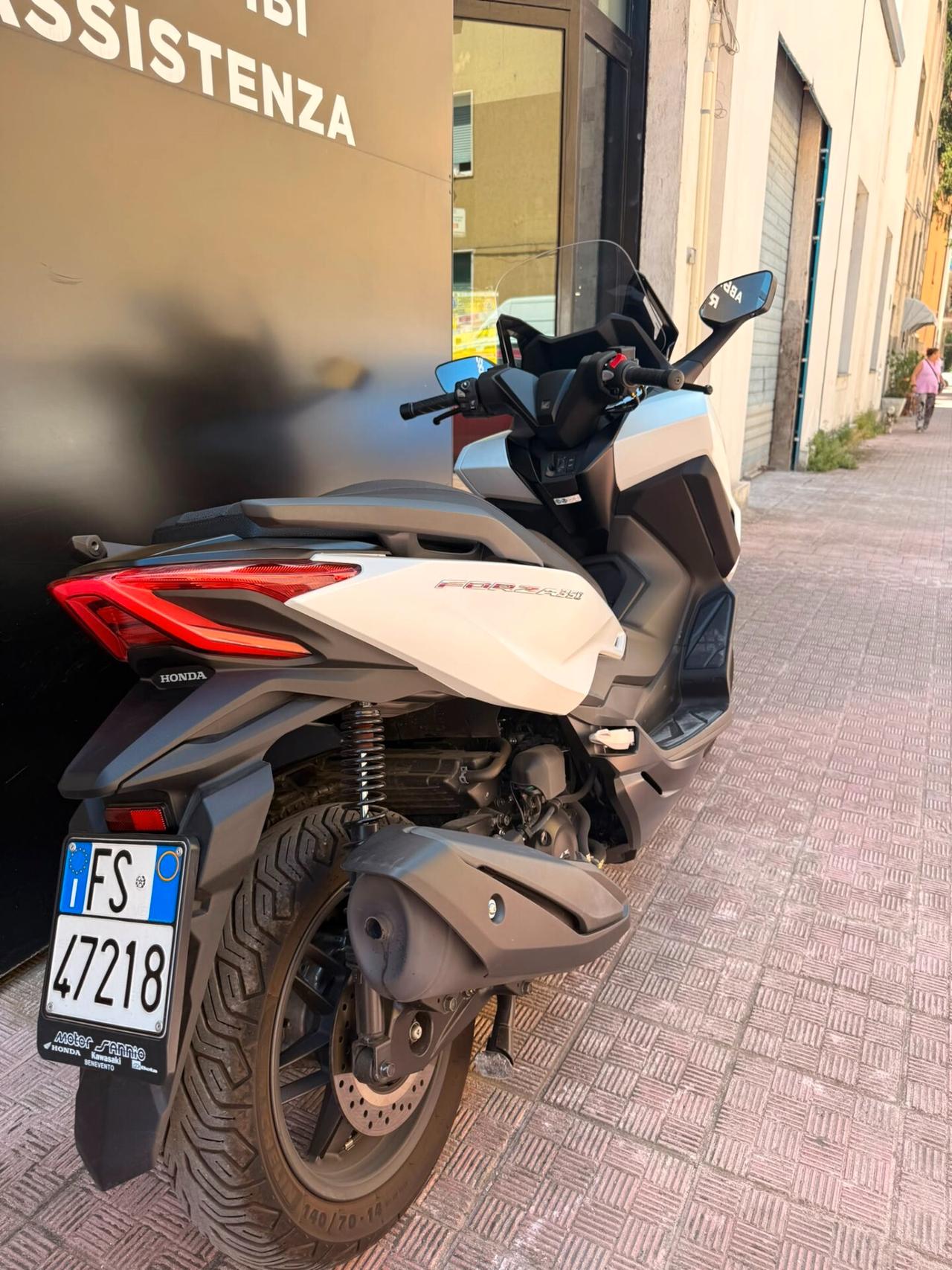 Honda Forza 350