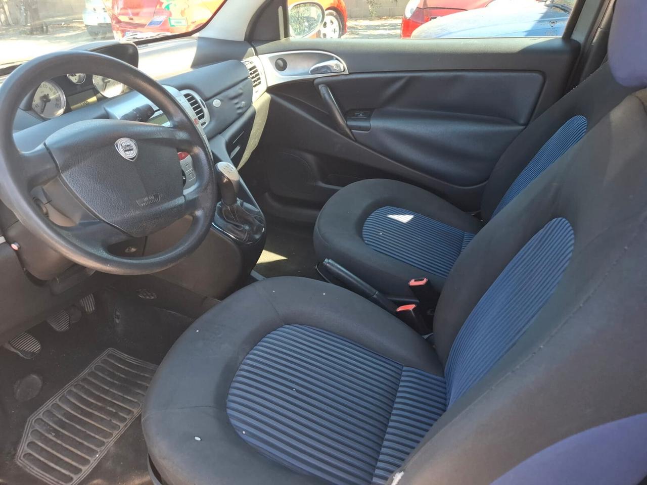 Lancia Ypsilon 1.3 MJT 75 CV Neopatentati