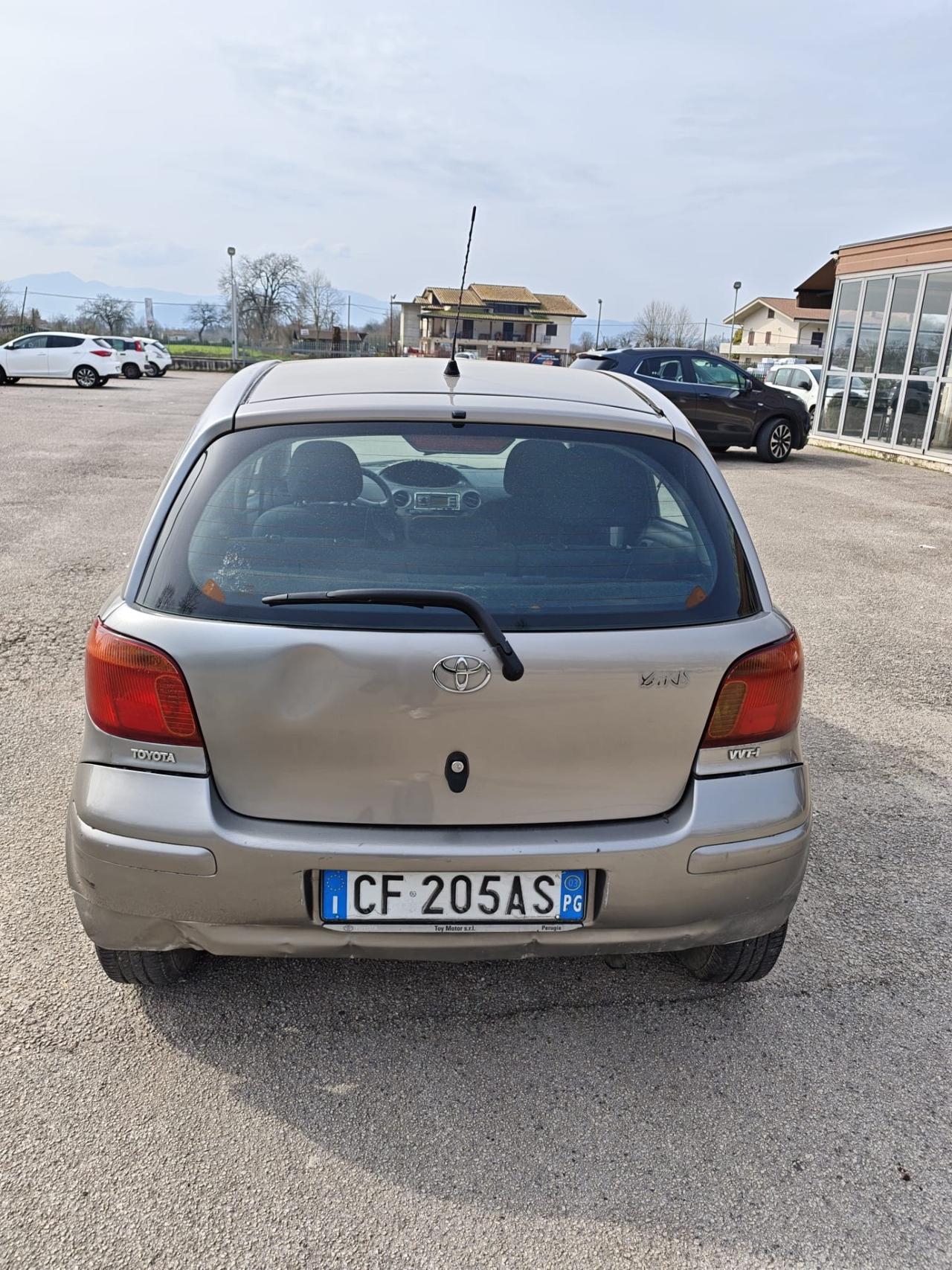 Toyota Yaris 1.0i 16V cat 5 porte Sol