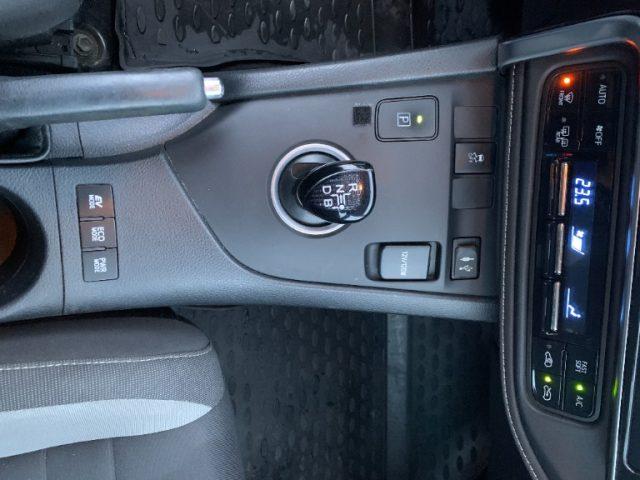 TOYOTA Auris Touring Sports 1.8 Hybrid Lounge