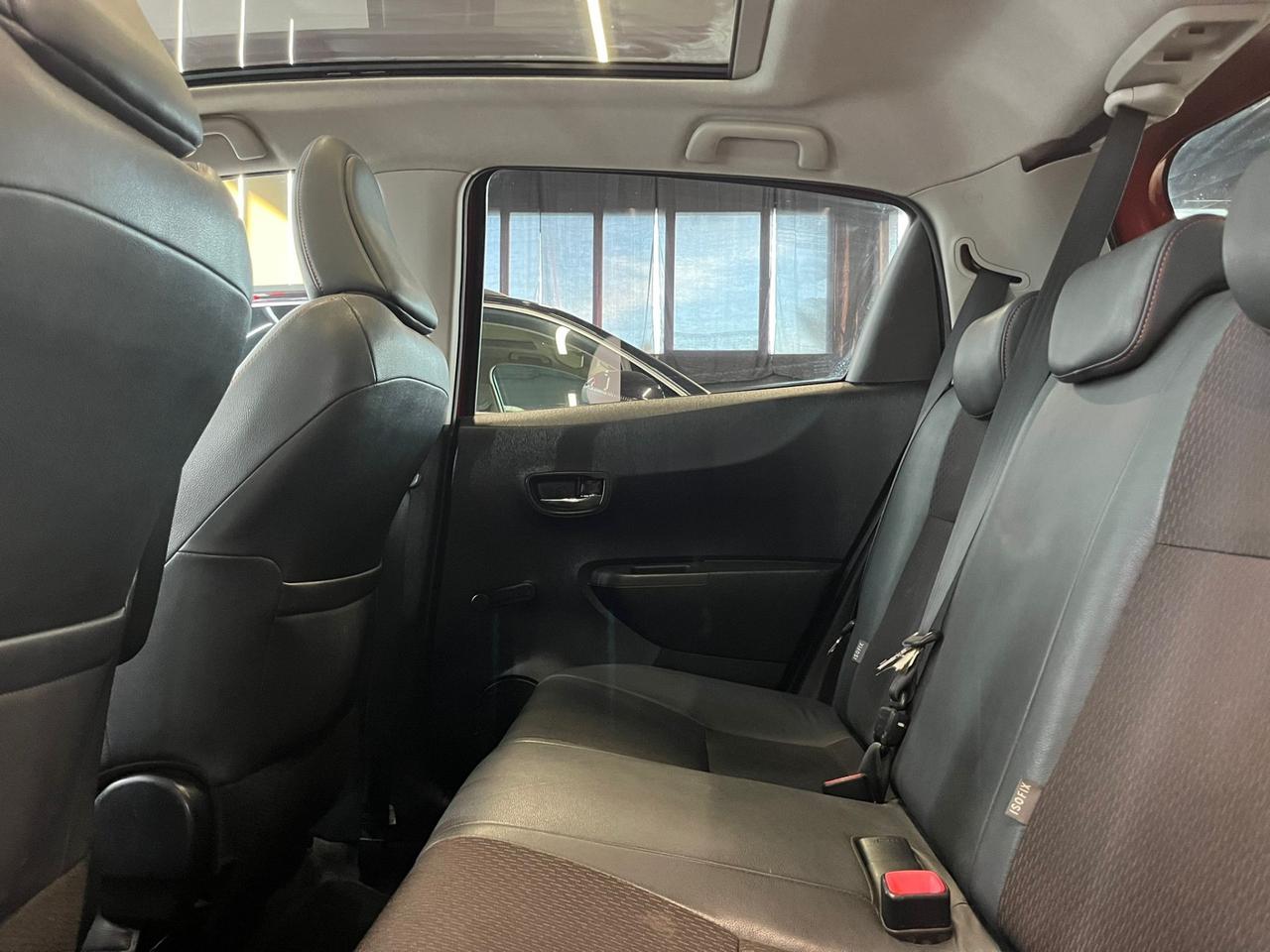 Toyota Yaris 1.4 D-4D 5 porte Lounge TETTO OK NEOPATENTATI