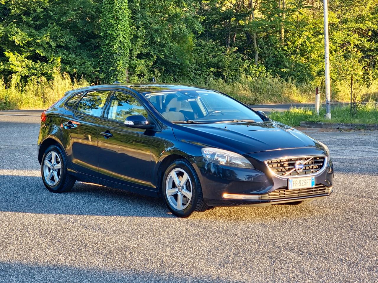 Volvo V40 D2 Geartronic R-design Momentum N1 2015-E6 NEO
