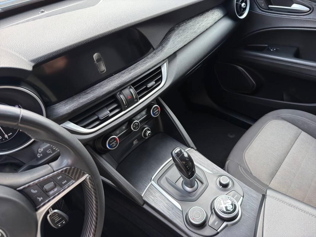 Alfa Romeo Stelvio 2.2 t Business Q4 190cv auto my19