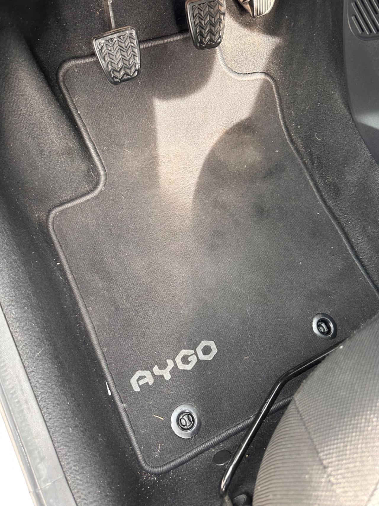 Toyota Aygo Connect 1.0 VVT-i 72 CV 5 porte x-play MMT