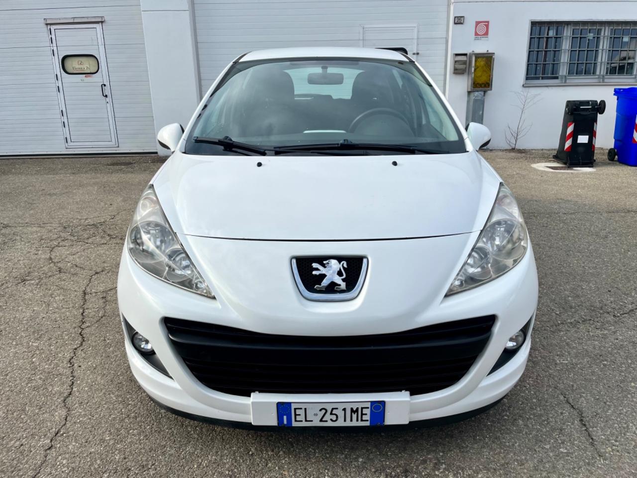 Peugeot 207 1.4hdi 2012 132.000km perfetta per neopatentati