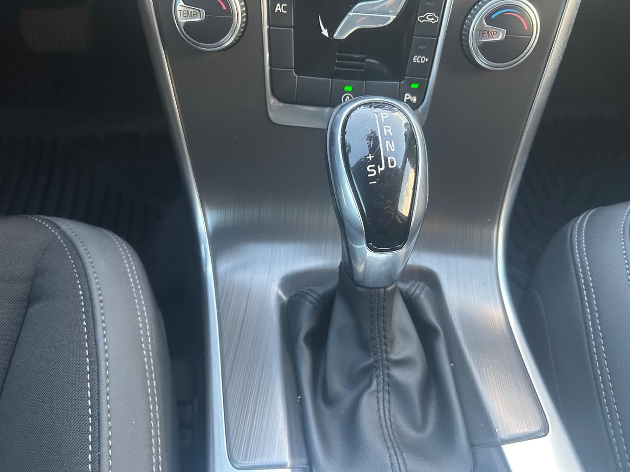 Volvo XC 60 XC60 D4 Geartronic R-design Momentum