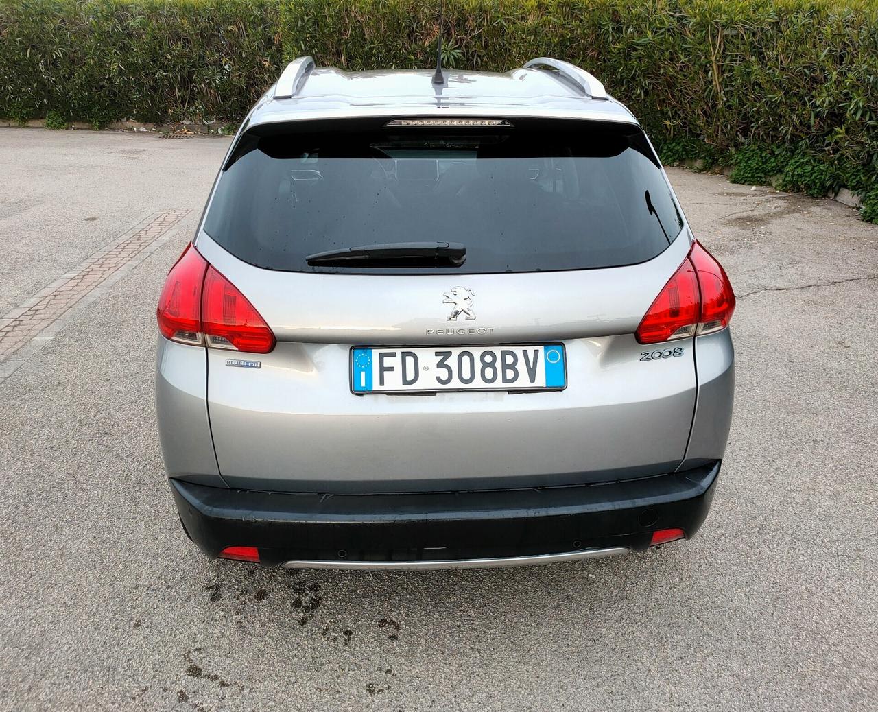 Peugeot 2008 BlueHDi 100 Allure