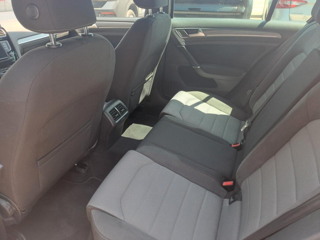 Volkswagen Golf 1.6 TDI 110CV R-Line - OK NEOPATENTATI