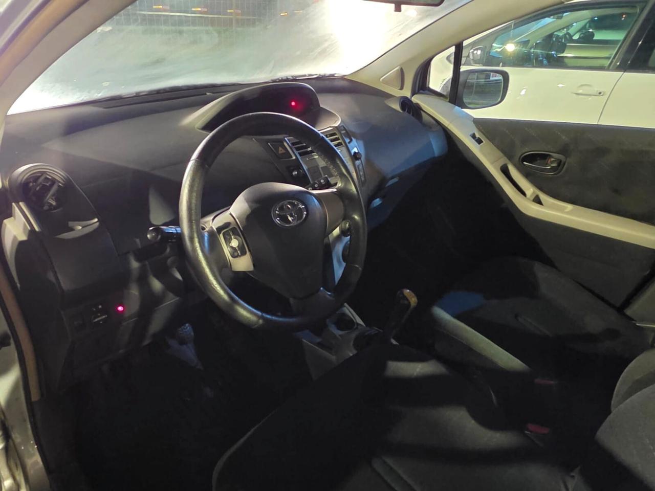 Toyota Yaris 1.0 5 porte