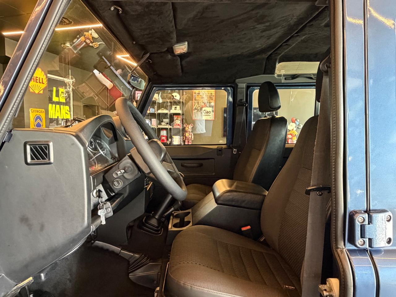 Land Rover Defender 110 2.4 TD4 Station Wagon "The World's Style"