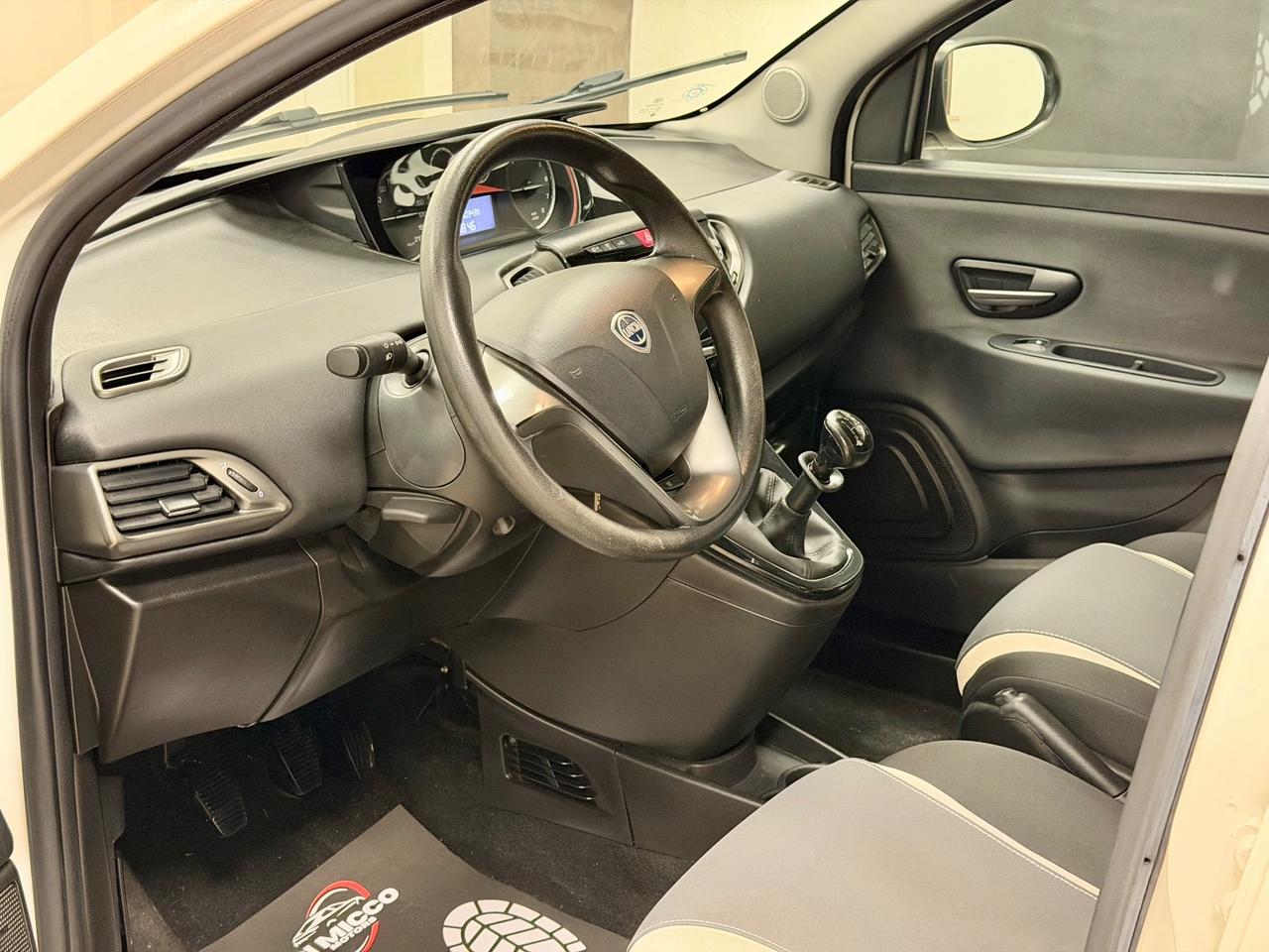 Lancia Ypsilon 0.9 TwinAir 85 CV 5 porte Metano Ecochic Elle