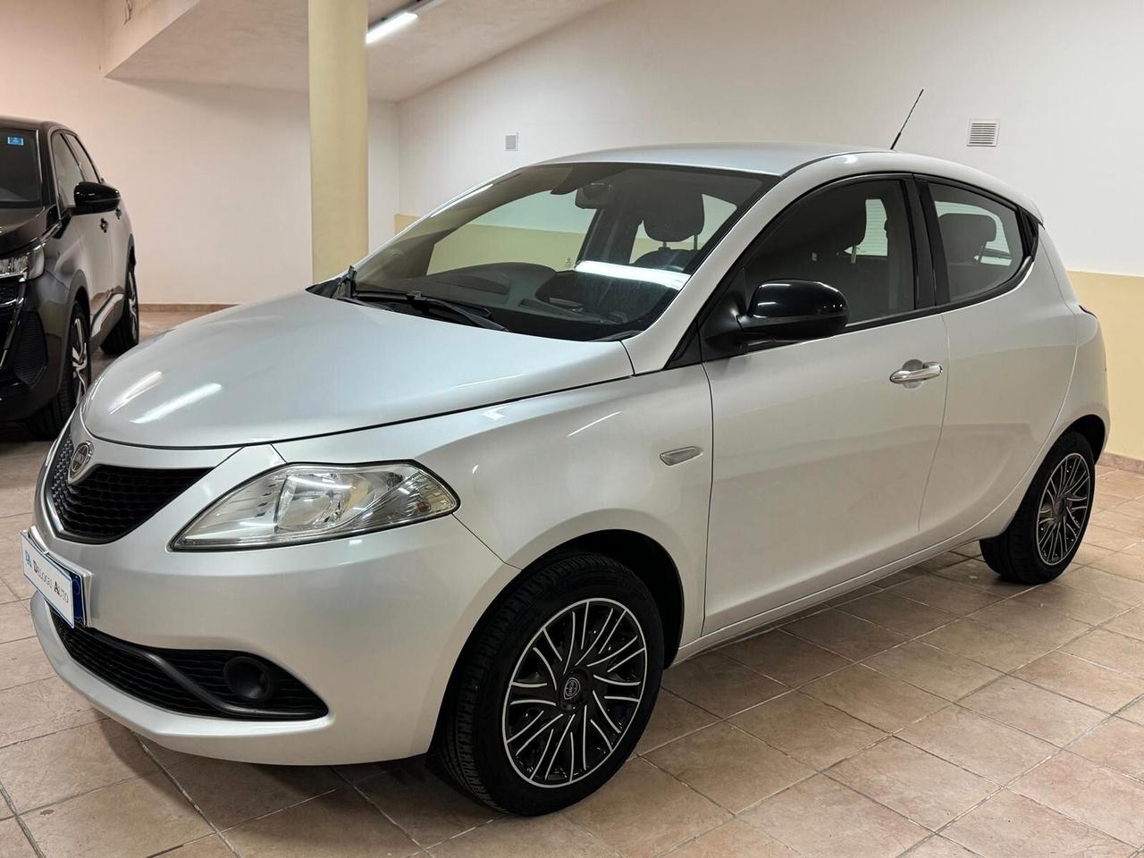 Ypsilon 1.2 69 CV 5 porte S&S Gold AZIENDALE