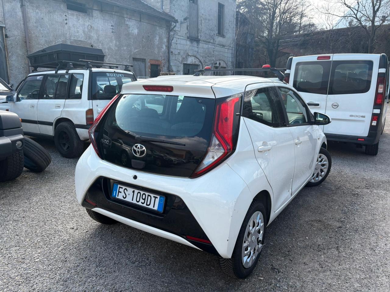 Toyota Aygo 1.0 VVT-i x-business