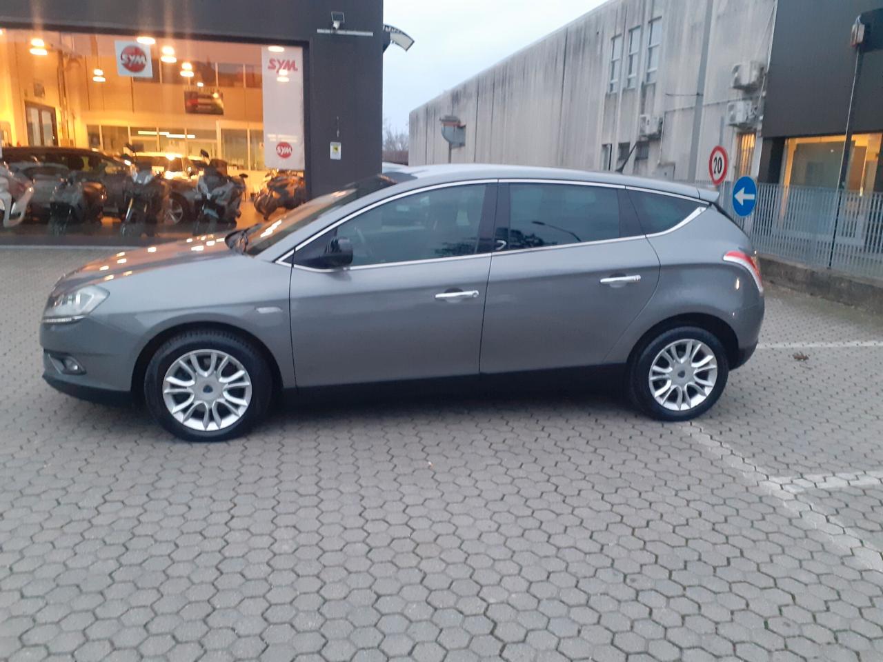 Lancia Delta 2.0 MJT DPF Platinum KM. 49.000