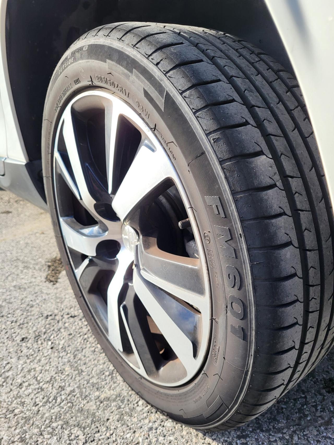 PEUGEOT 2008 1,6 HDI-TETTO PANOR-NAVI-3 REVISIONI