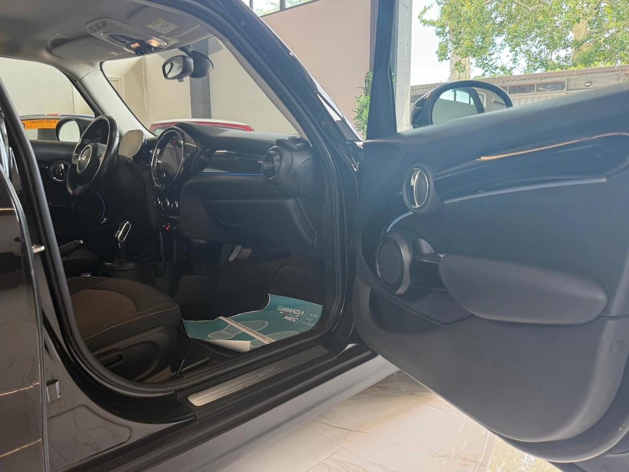 Mini 1.5 Cooper Business