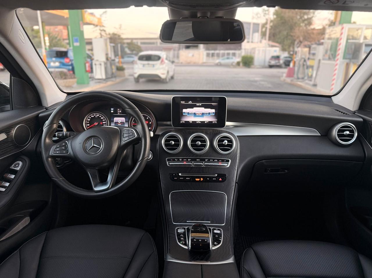 Mercedes-benz GLC 250 d 4Matic Total Black/PEDANE/20"/BELLA