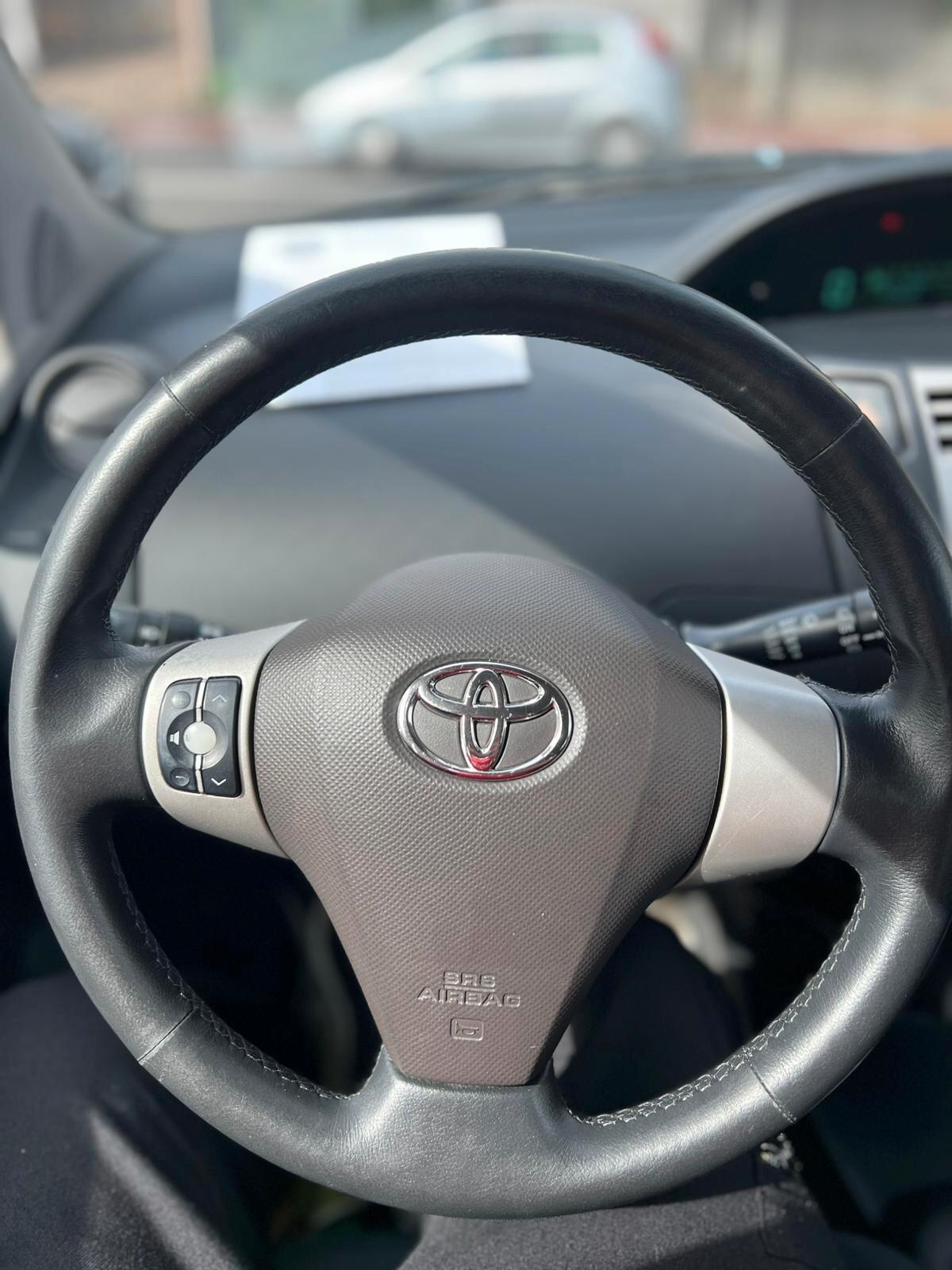 Toyota Yaris 1.3 M-MT 3porte Sol
