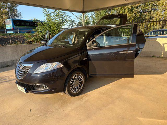 LANCIA Ypsilon 1.2 69 CV 5 porte Silver OK NEOPATENTATI