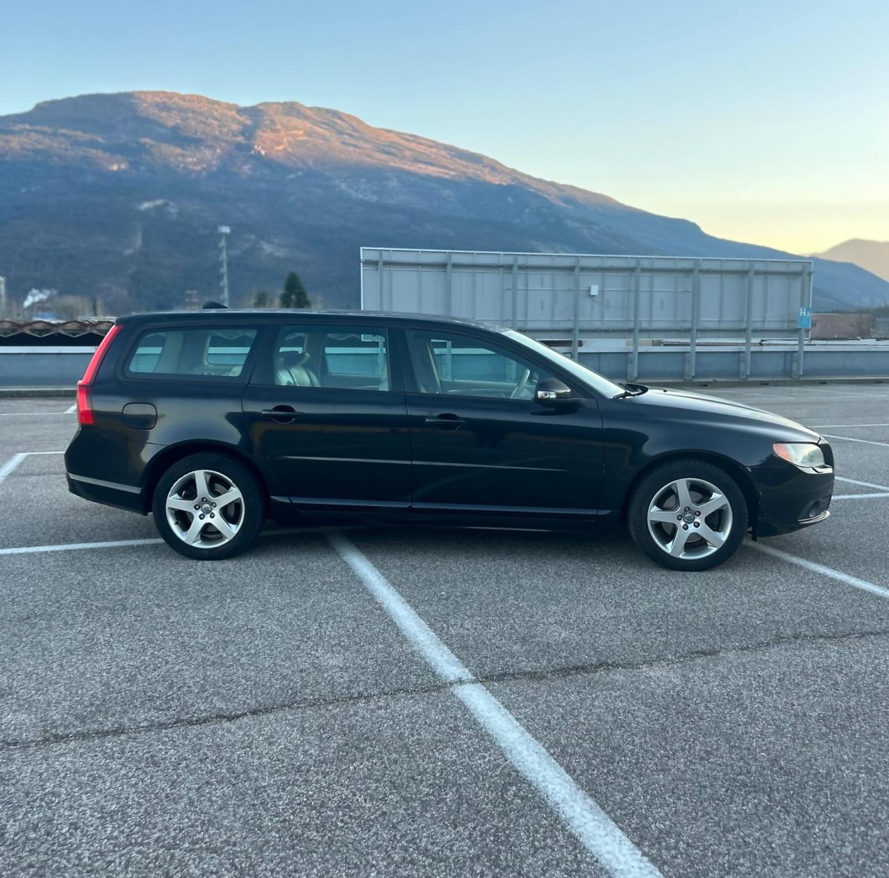 Volvo V70 2.0 D R-Design 2010