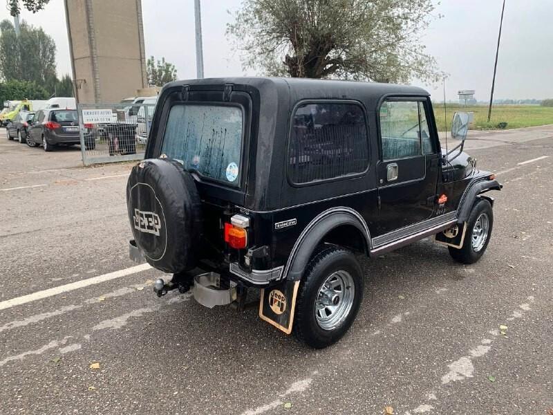 Jeep CJ-7 Laredo