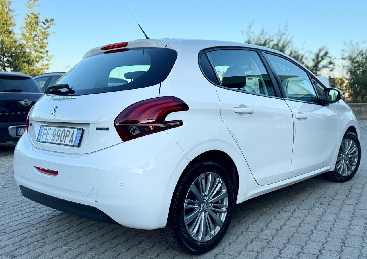Peugeot 208 PureTech 82 5 porte Allure