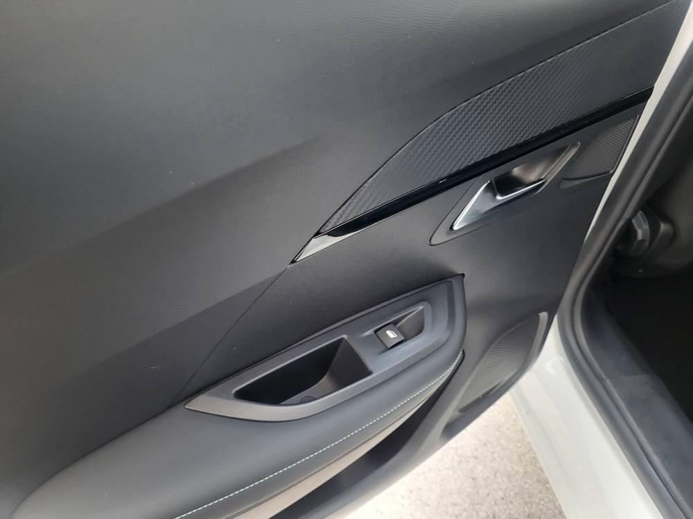 Peugeot 2008 BlueHDi 110 S&S Allure 05/2021UNIP