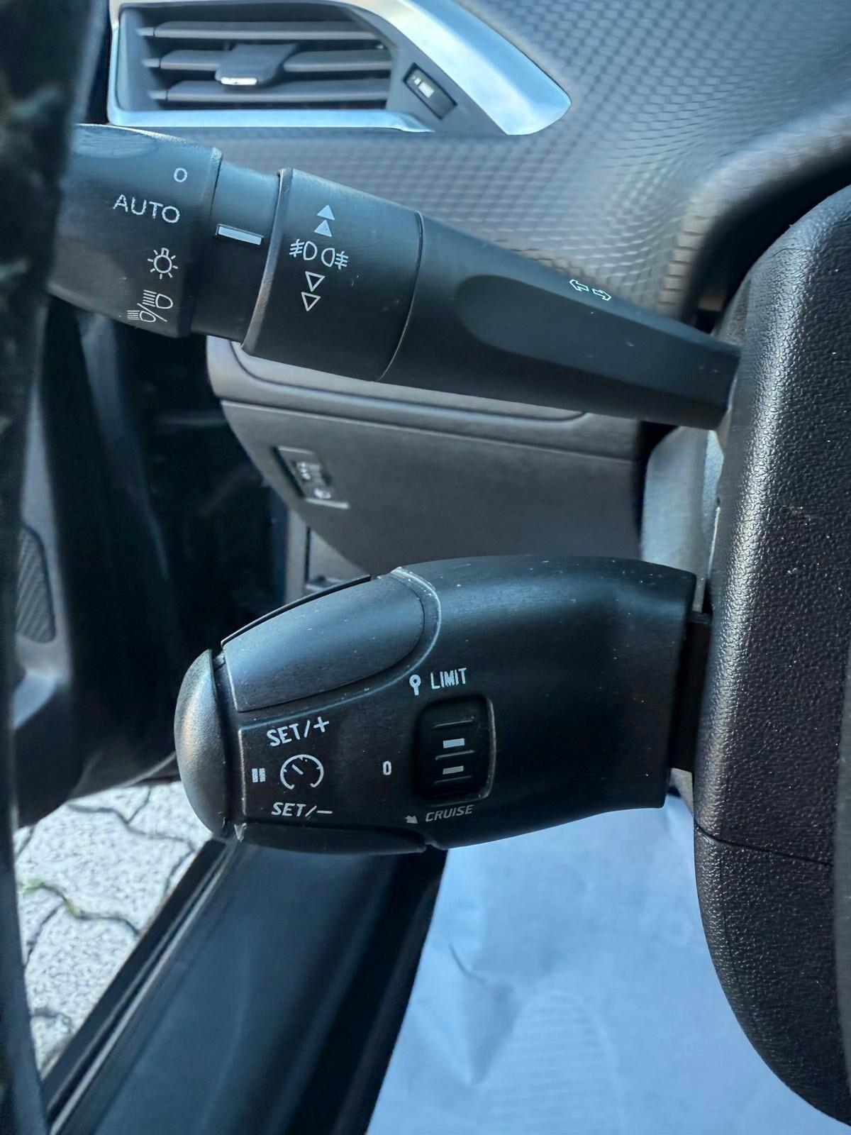 Peugeot 2008 PureTech 82 Allure + GPL - OK NEOPATENTATI