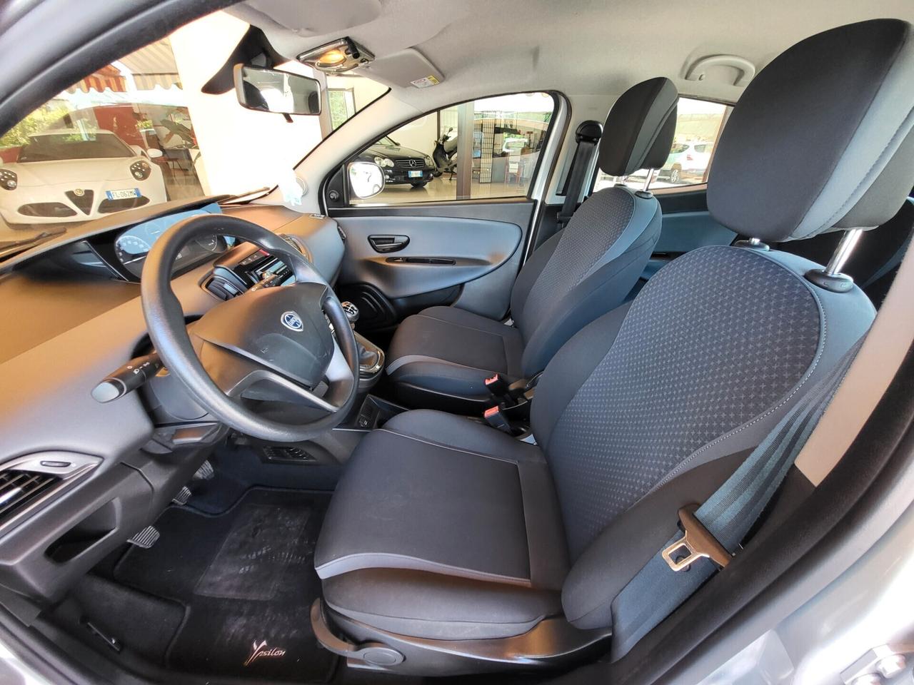 Lancia Ypsilon 1.2 69 CV 5 porte Silver