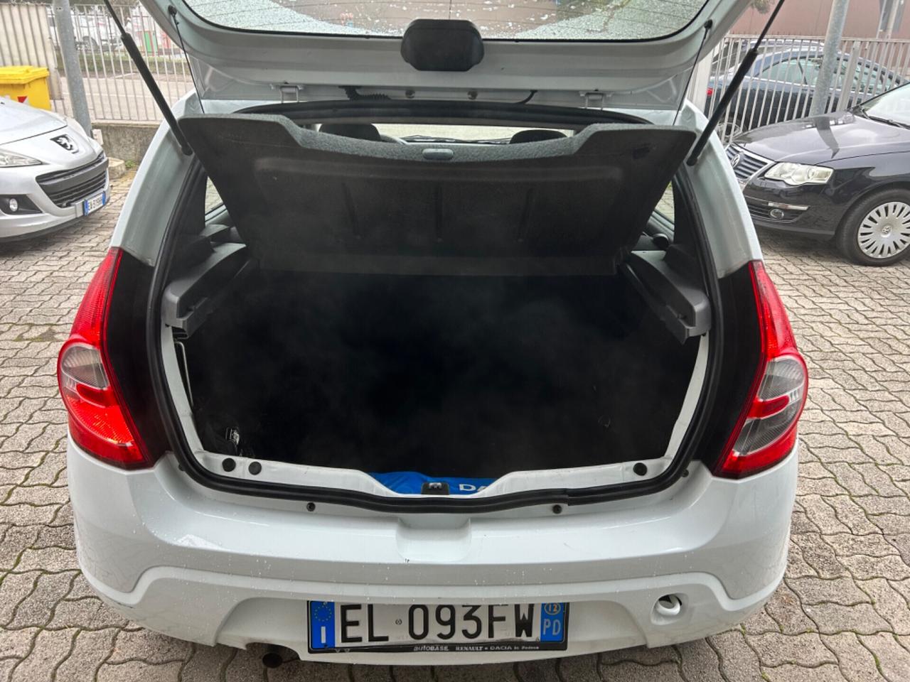 Dacia Sandero 1.6 8V GPL 85CV NEOPATENTATI