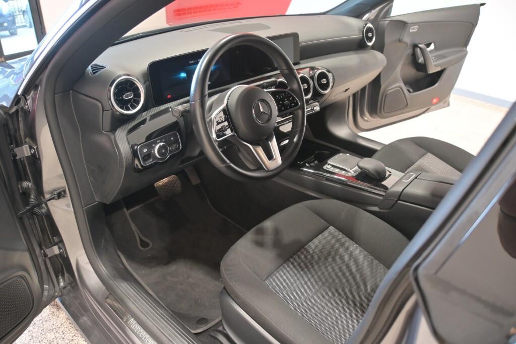 MERCEDES CLA SHOOTING BRAKE 180D AUTOM