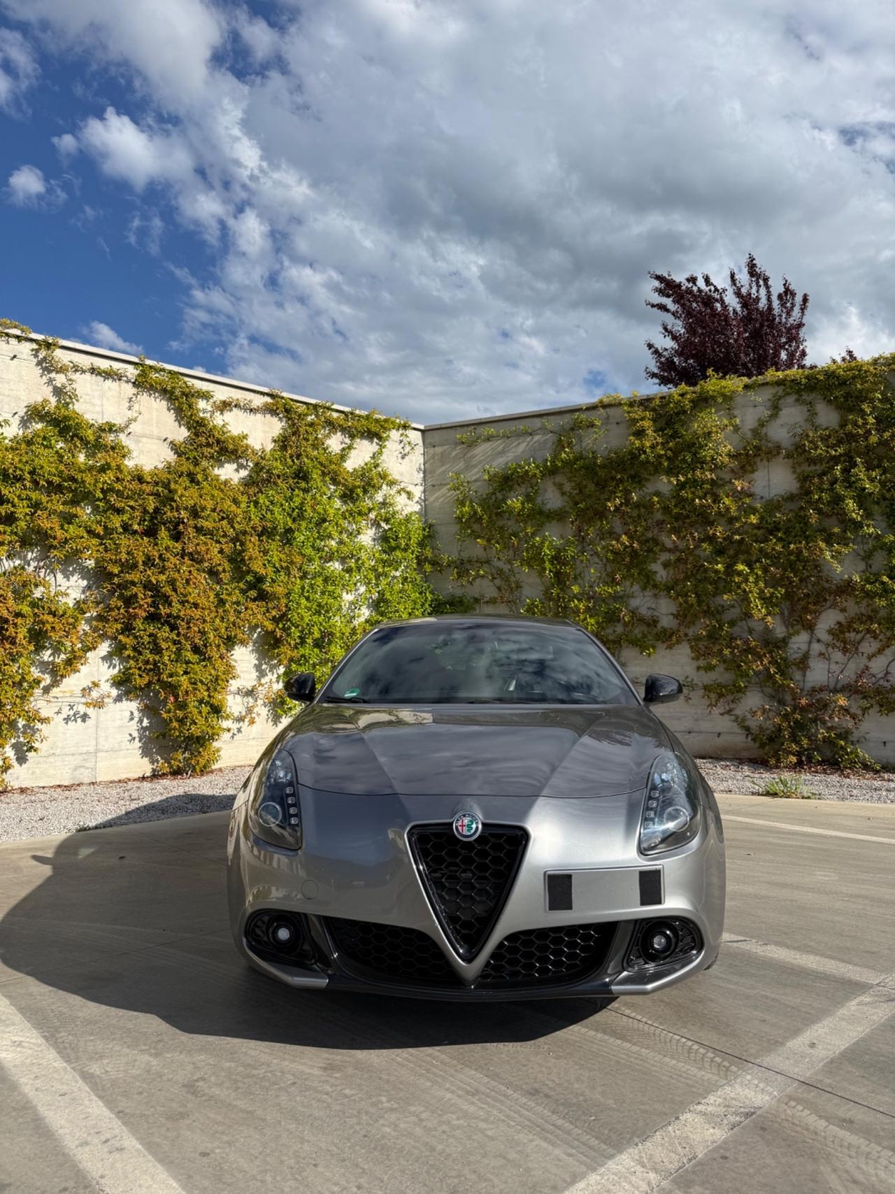 Alfa Romeo Giulietta 1750 Turbo TCT Veloce Carbon look