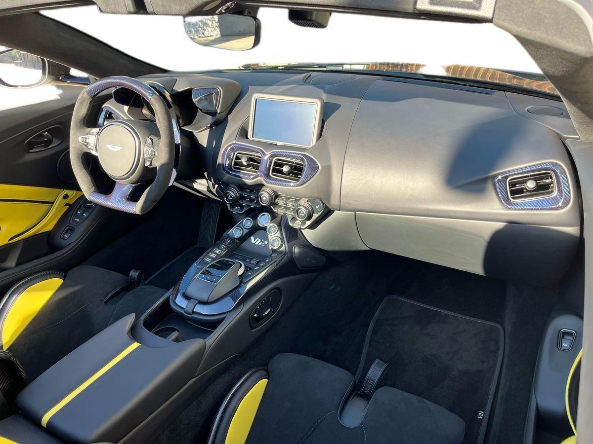 ASTON MARTIN V12 VANTAGE ROADSTER