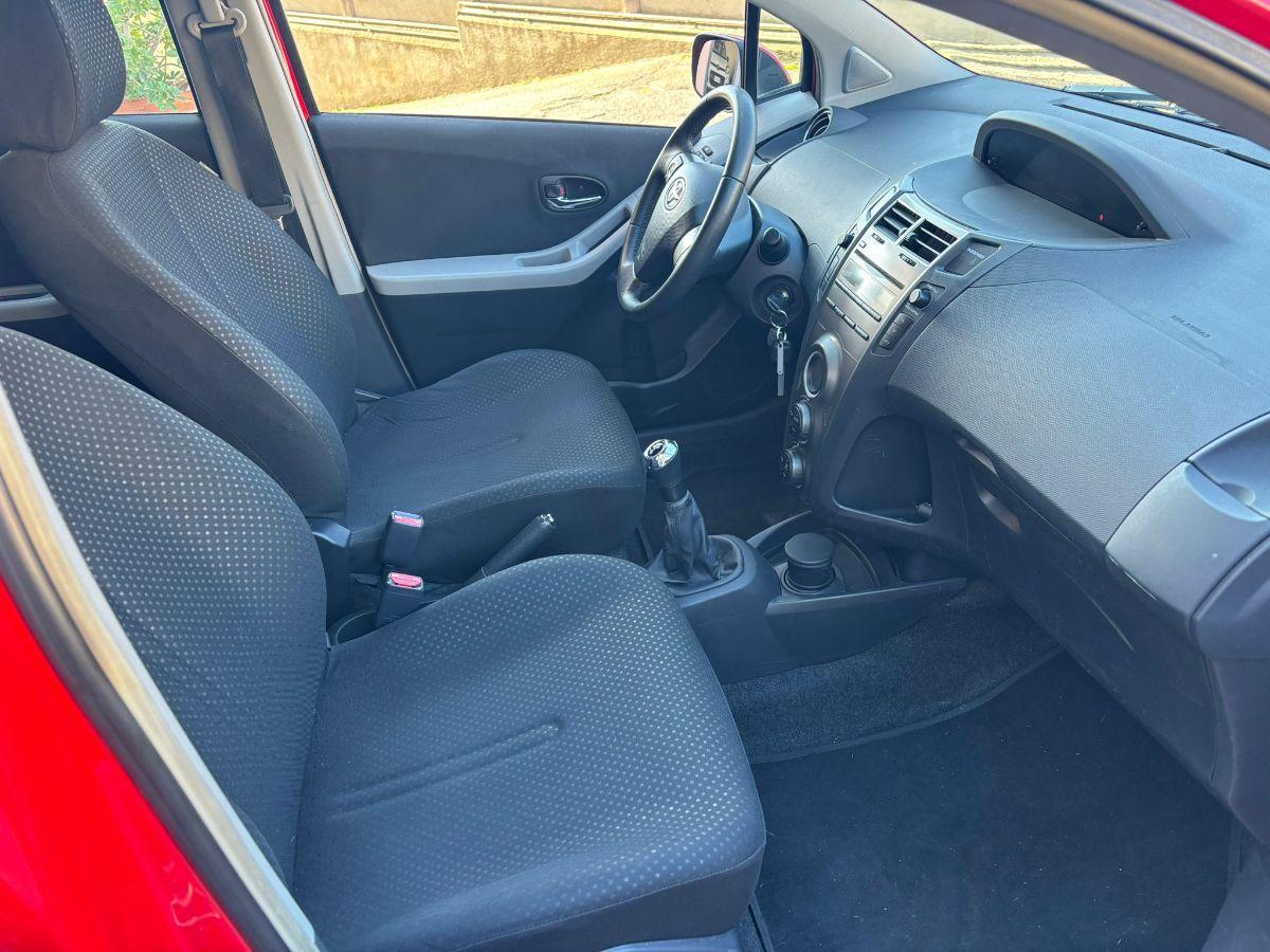 TOYOTA Yaris 1.0 5p. Sol