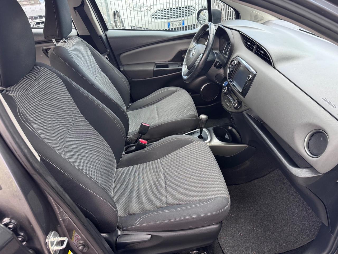 Toyota Yaris 1.5 Hybrid 5 p neopaten garanzia 12 mesi