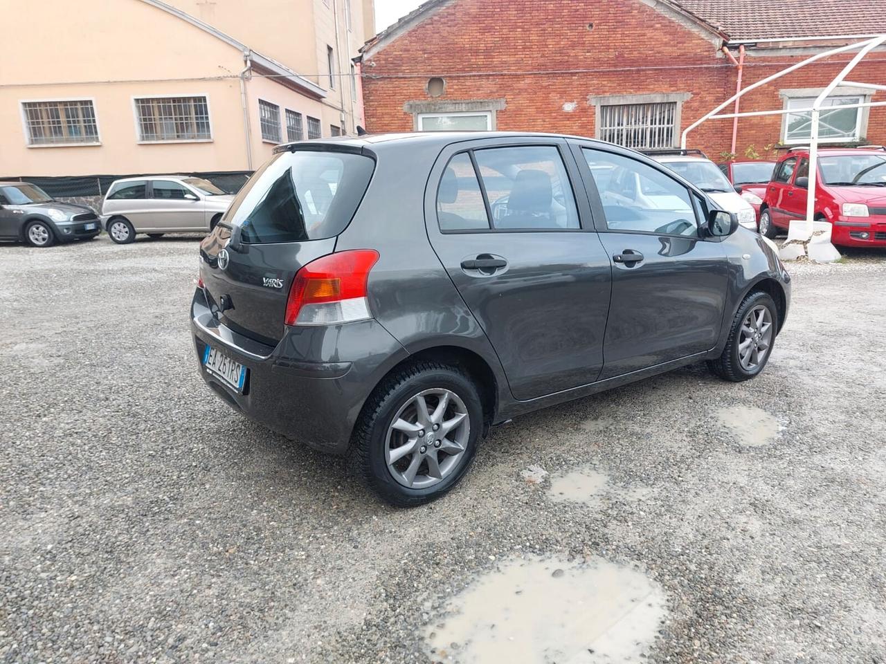 Toyota Yaris 1.0 5 porte UNICO PROPRIETARIO 12 MESI GARANZIA