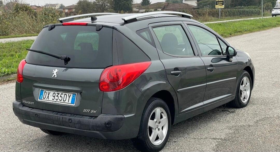 Peugeot 207 1.4 8V 75CV 5p. X Line