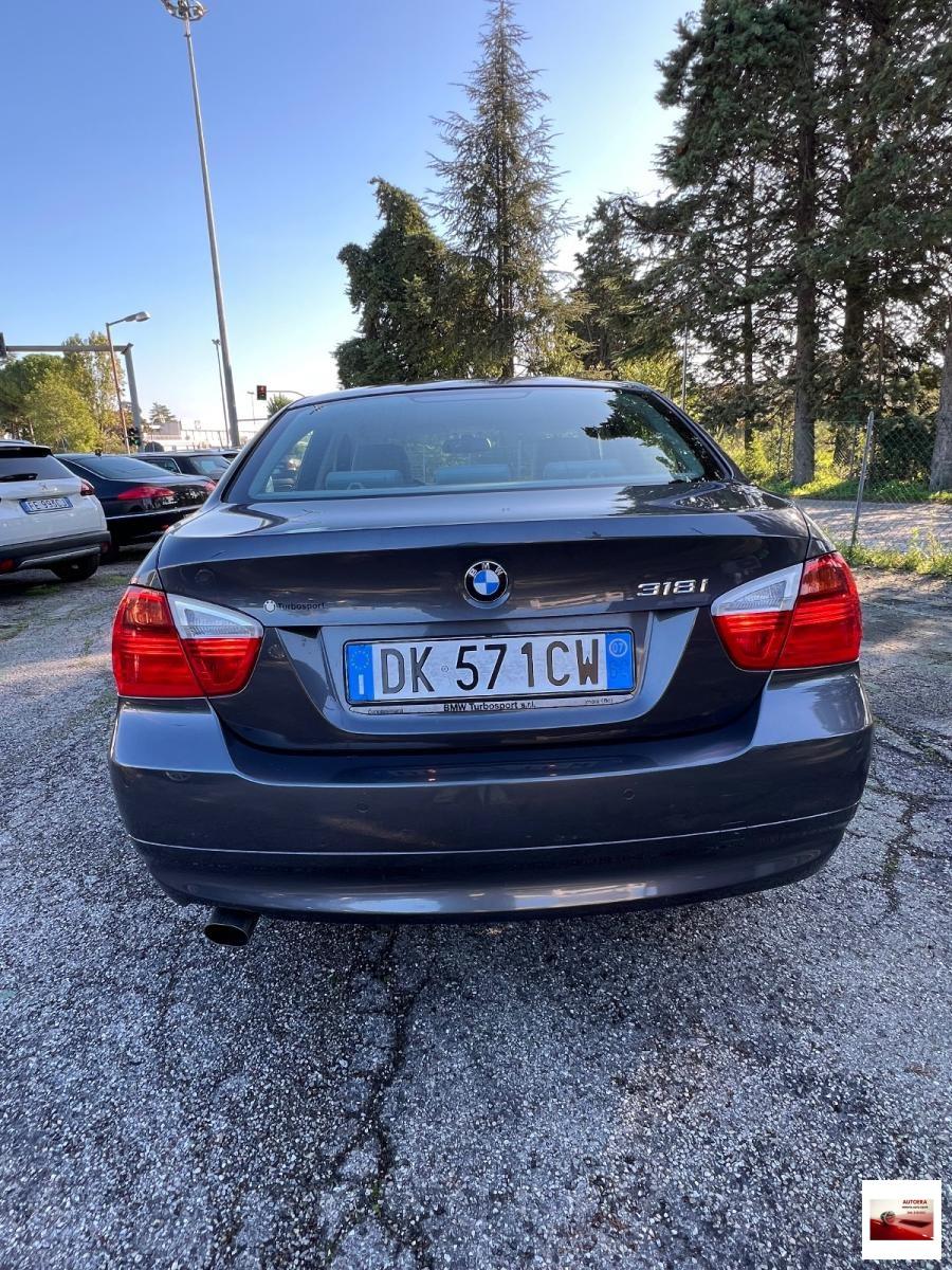 BMW - Serie 3 - 318i Attiva