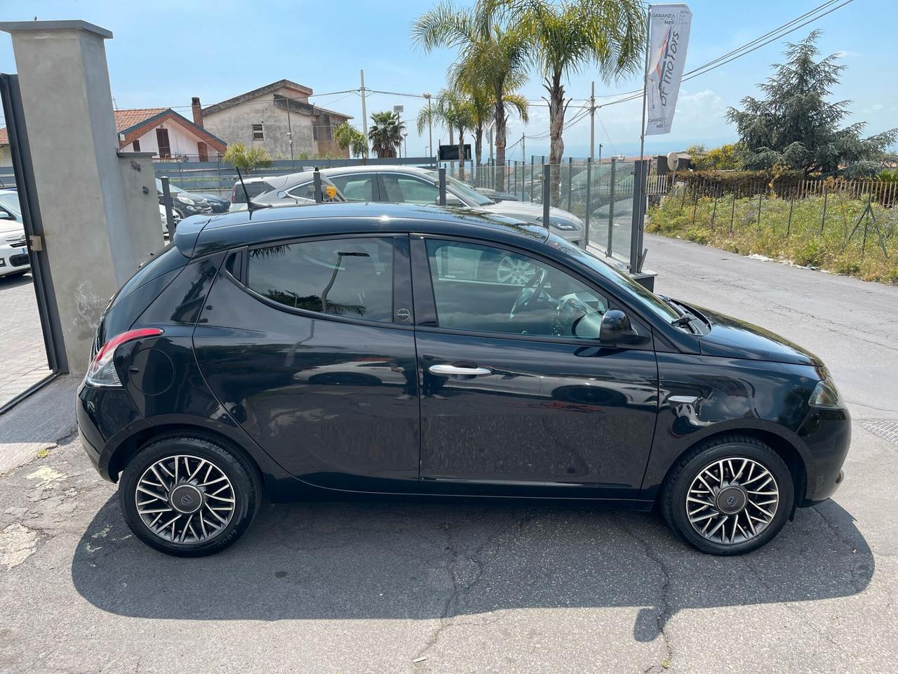 Lancia Ypsilon 1.0 FireFly 5 porte S&S Hybrid Ecochic Gold