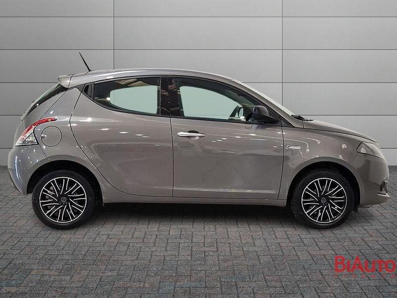 Lancia Ypsilon Ypsilon 1.0 firefly hybrid Silver s&s 70cv