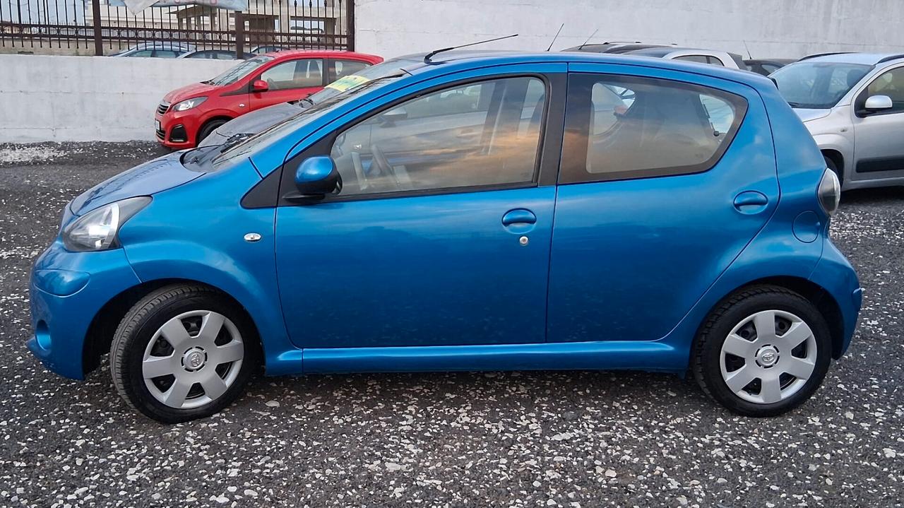 Toyota Aygo 1.0 12V VVT-i 5 porte Cool Soda Connect