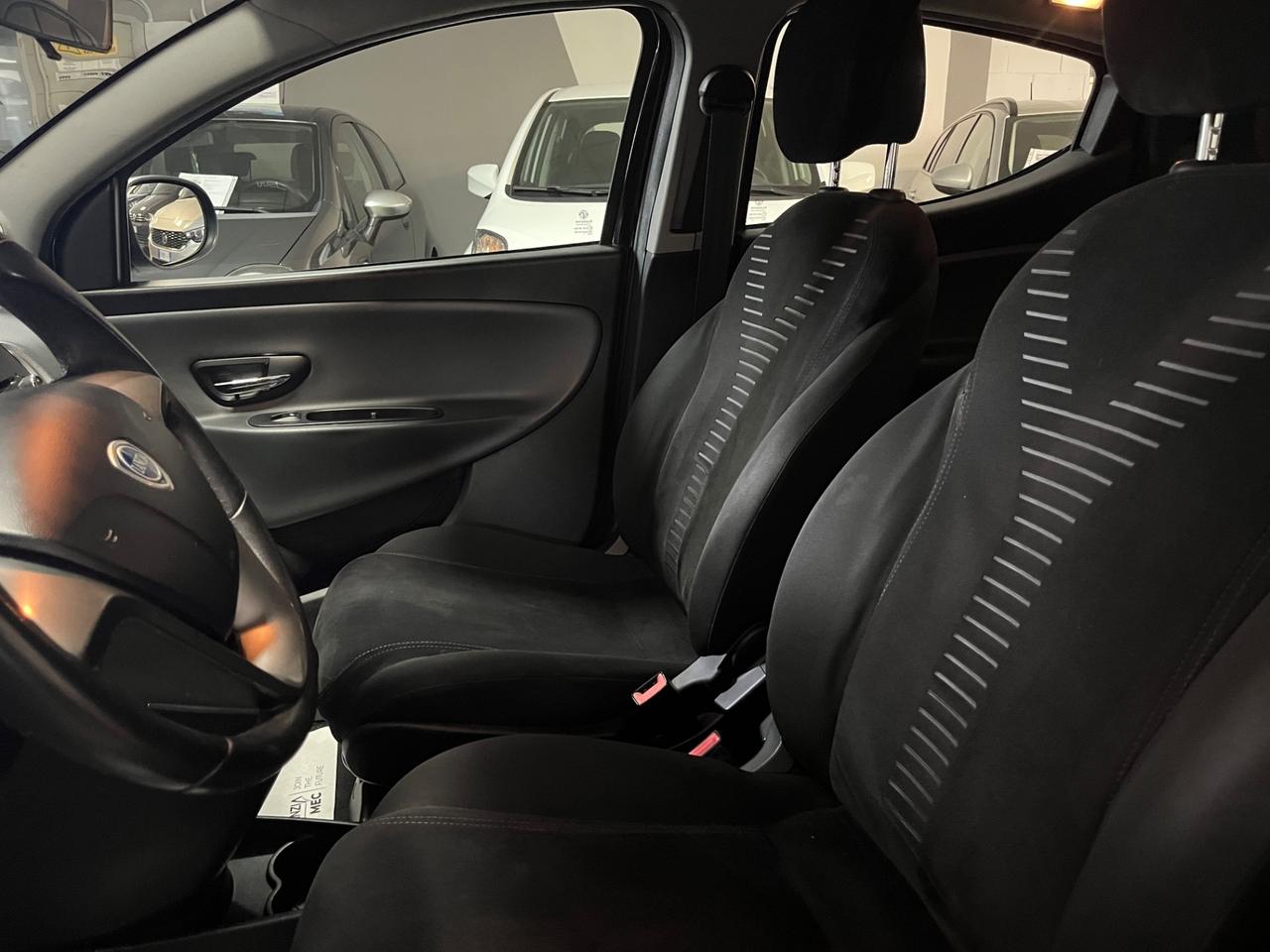 Lancia Ypsilon 1.2 69 CV 5 porte S&S Platinum