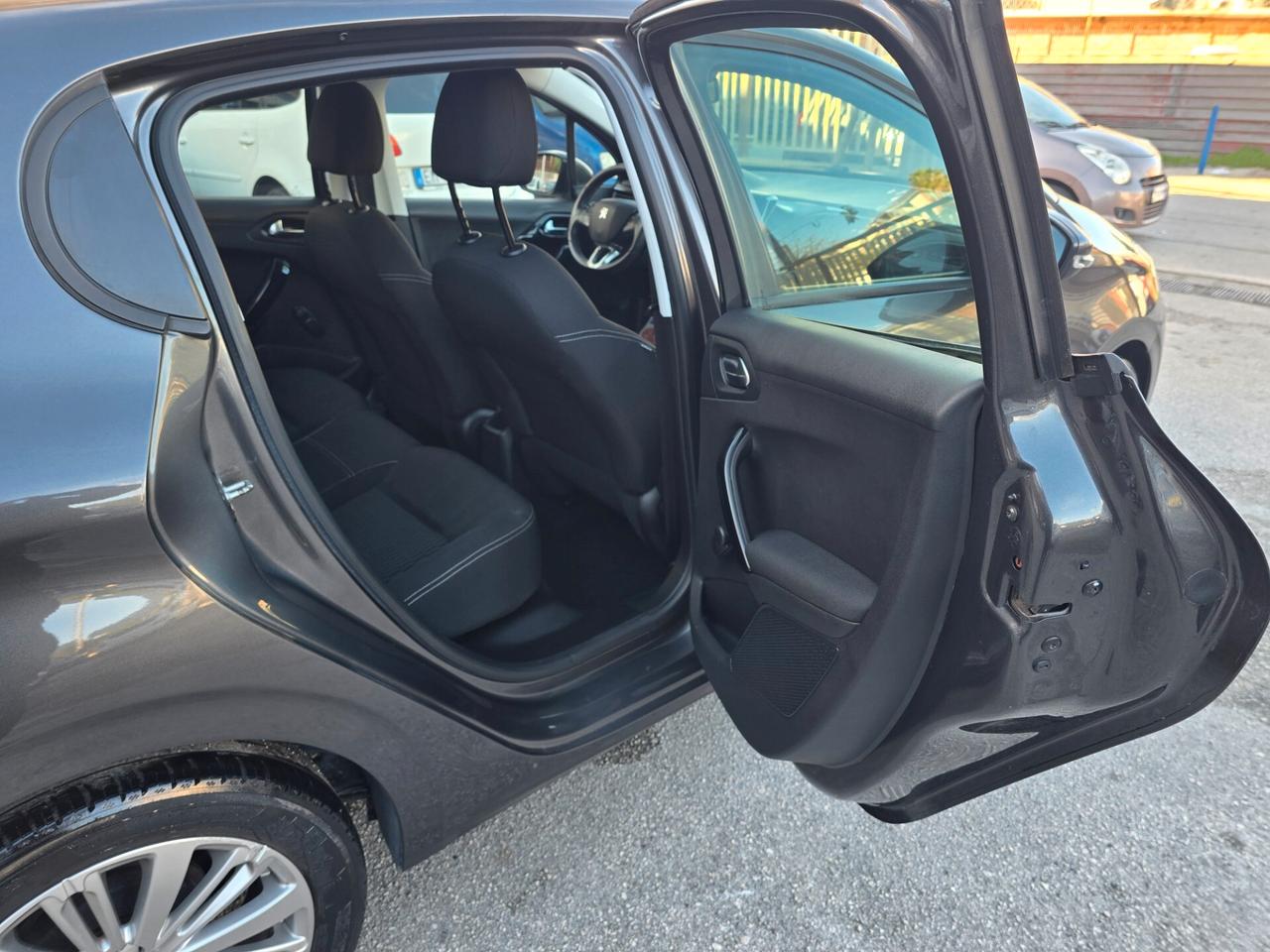 Peugeot 208 PureTech 82 5 porte Allure