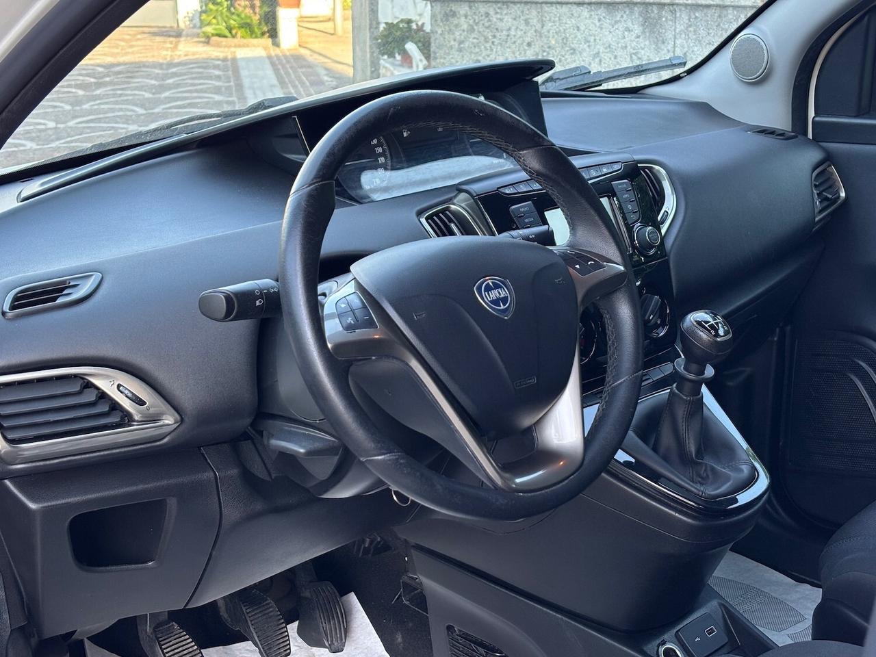 Lancia Ypsilon 1.2 69 CV 5 porte S&S Gold